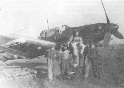 Румынский Ju 87 D5 из 8й штурмовой группы сфотографированный на Одном из - фото 72