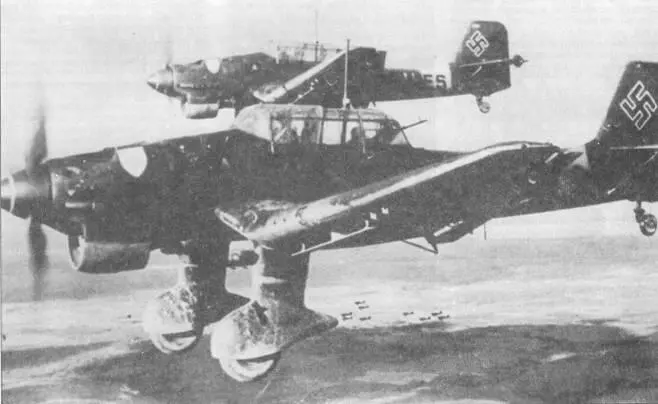 Ju 87 В1 из IIStG 1 в полете над Восточным фронтом осенью 1941 Новый 1942 - фото 81