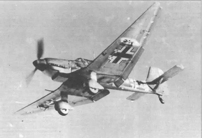 Ju 87 D5 во время заходи на посадку на одном из полевых аэродромов в России - фото 86