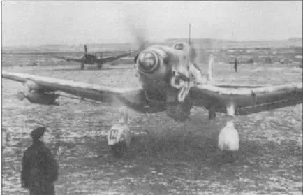 Ju87D5 в змеином камуфляже выруливает на старт зима 194344 гг Под - фото 8