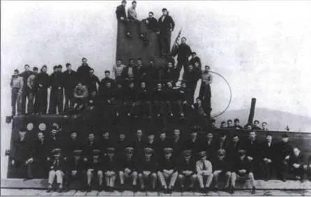 Экипаж лодки Finback SS 230 ДатчХарбор 1 августа 1942 года между - фото 17