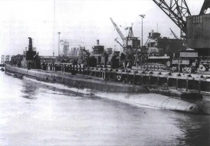 Kingfish SS 234 проходила модернизацию в начале 1943 года после того как - фото 29