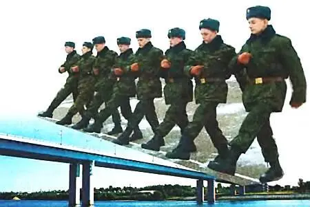 БУРЯ В СТАКАНЕ Устроить такую бурю можно даже не прикасаясь к стакану Для - фото 53