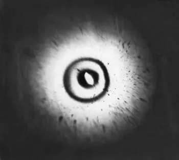 Фонарь формирует световое пятно с чётко выраженным кольцом в центре которое - фото 4