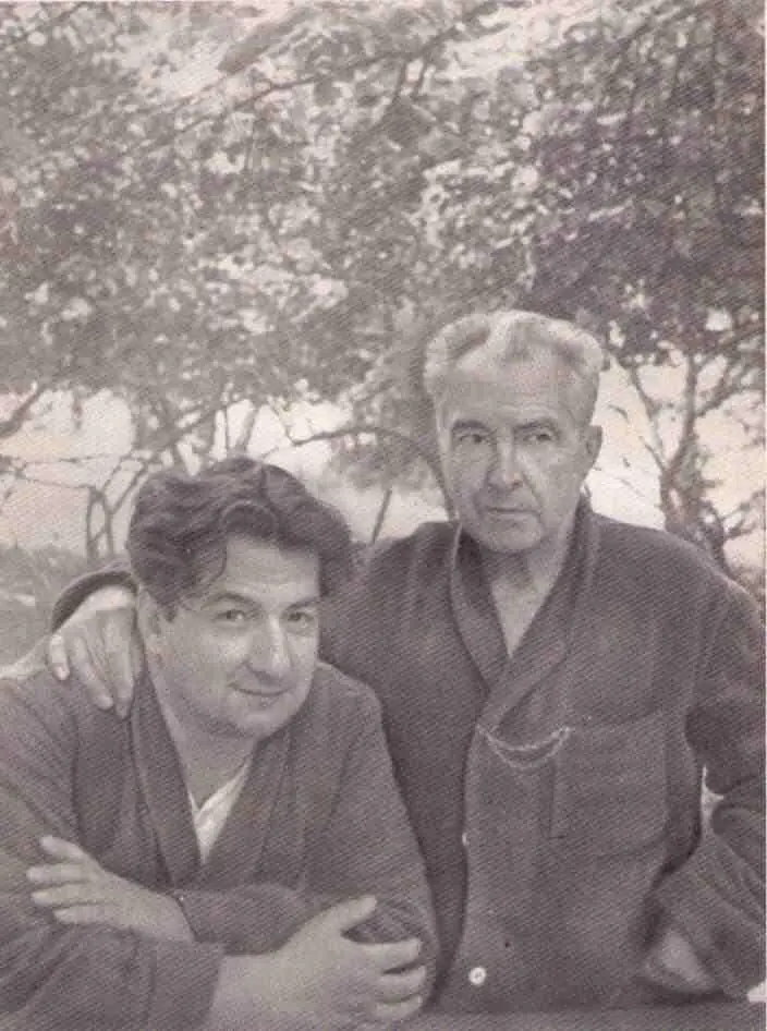 А А Остужев справа с автором этой книги Фото А Леса 1949 Тот кто не - фото 68