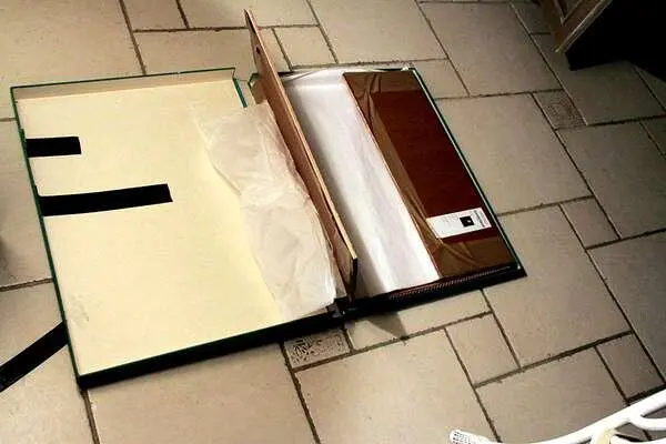 Коробка изпод книги в которую была упакована картина Коробку Евгений взял под - фото 34