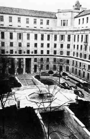 Здание ФБР в Вашингтоне В 1924 году президент Калвин Кулидж назначил на пост - фото 20