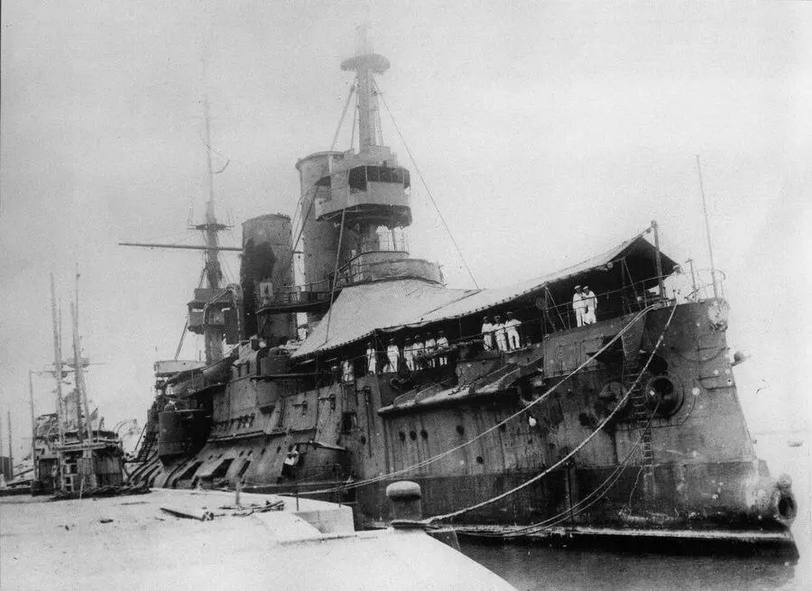 Ретвизан в ПортАртуре после сражения 28 августа 1904 г Фотография даёт - фото 44