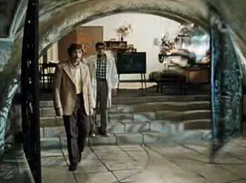 Жорж открывает ворота и заходит в царское помещение Жорж Мама миа Иван - фото 198