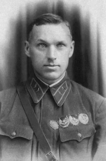 После освобождения из заключения 1940 г В знаменитой тюрьме Кресты - фото 14