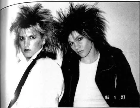 Hollywood Rose Крис и Эксл выступают в голливудском клубе Madam Wongs - фото 1