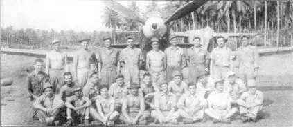 Групповой снимок летчиков 36й эскадрильи МилнБэй конец 1942 г Истребители - фото 50