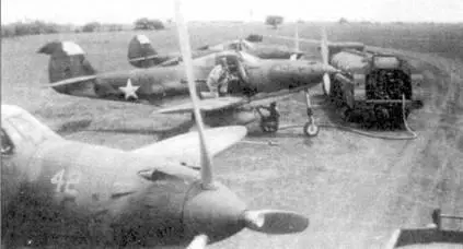 Истребители P39N5 из 32й эскадрильи на аэродроме начало 1943 г В июне - фото 68