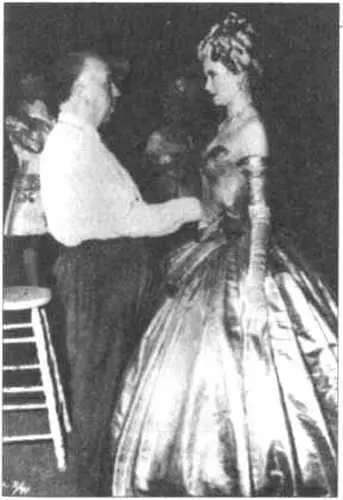 В руках у Альфреда Хичкока Съёмки фильма Поймать вора 1954 г Смелое - фото 34