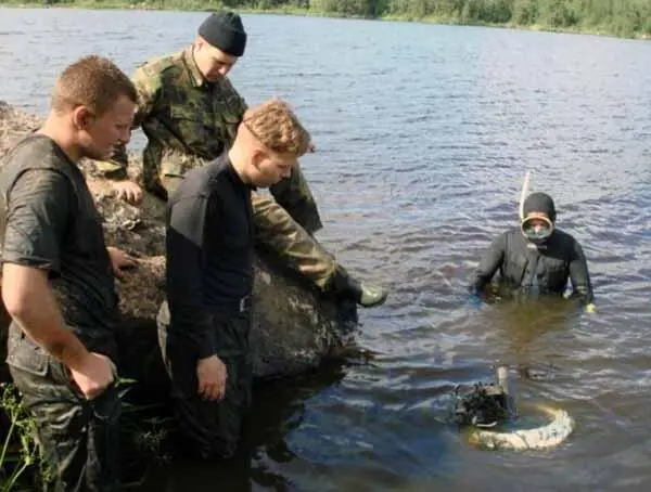 Двигатель показался из воды В 1941 году после начала Великой Отечественной - фото 20