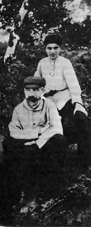 Виталий с отцом Лебяжье 1906 г Далее эту натуралистическую экспедиционную - фото 9