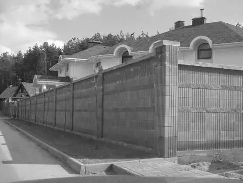 Рис 243Ограда из газосиликатных блоков Монтаж ограды из сотового - фото 83