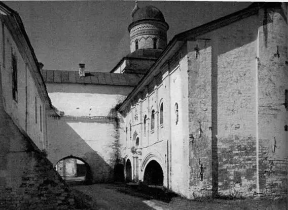 52 Казенный двор СпасоПрилуцкого монастыря Именно в такой манере исполнена - фото 55