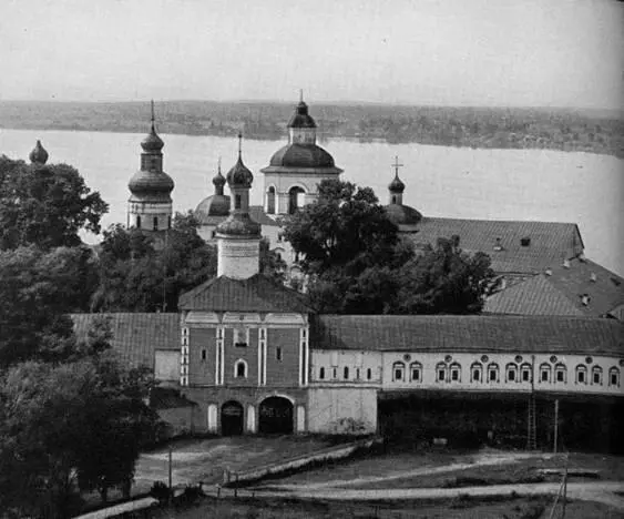 73 Центральная часть ансамбля монастыря От Казанской башни аллея ведет прямо - фото 77