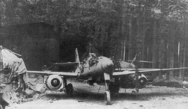 Конец войны застал этот Me 262 A1aJubo в одном из многих лесных сборочных - фото 30