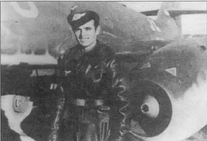 Оберфельдфебель Гельмут Баудах у своего швальбе Самолет еще в окраске - фото 96