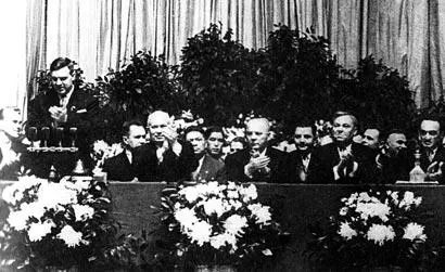 На пленуме ЦК ВЛКСМ посвященном 40летию комсомола ВСемичастный громит - фото 21