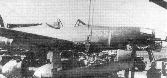 V555 во время демонтажа двигателя американцами Ме262 AIaU4 в руках - фото 24