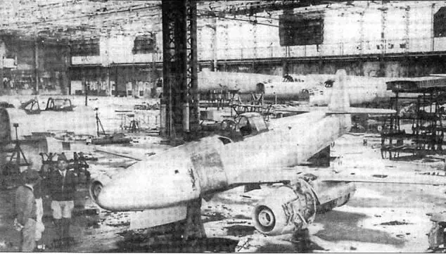 Монтажный цех завода Nakajima в Ота На первом плане видны два фюзеляжа - фото 27