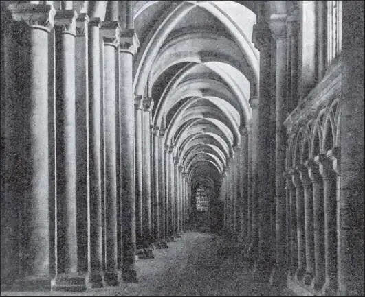 Рис 181 Интерьер собора в Питерборо С фотографии Фриса Стрельчатая арка - фото 184
