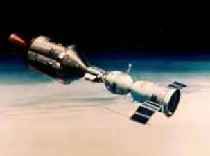 Стыковка Аполлона и Союза на орбите Как уже говорилось обычно корабль - фото 51