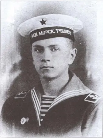 Валерий Саблин курсант ВВМУ им МВ Фрунзе Сентябрь 1956 ВМ Саблин во - фото 1