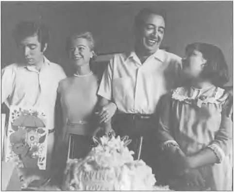 Семья Уоллес 1966 год В начале шестидесятых наши портреты как - фото 17