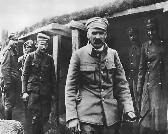 Рис2 Юзеф Пилсудский с легионерами на Волыни 1916 г Польские воинские части - фото 3