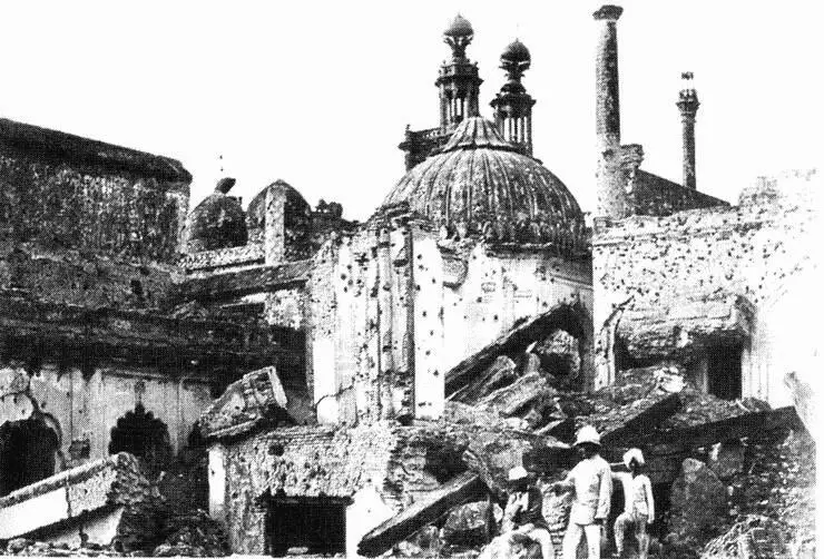 18 Лакхнау после восстания сипаев Чаттар Манзил дворцы с зонтиками в - фото 19