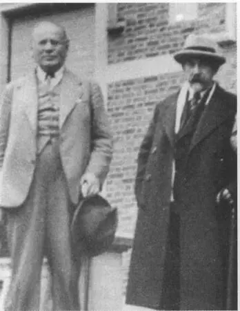 М М Литвинов слева и Я З Суриц 1932 г Любовь и вера мука и стойкость - фото 13