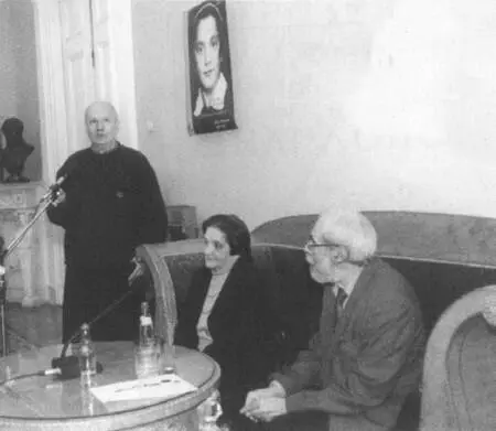 Презентация новой книги М Г Рольникайте Справа налево Л Дановский М - фото 56