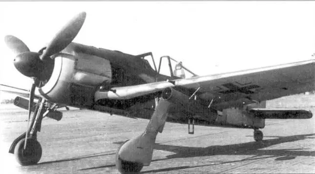 Истребитель Fw 190A4R6 под плоскостями крыла подвешены пусковые установки - фото 79