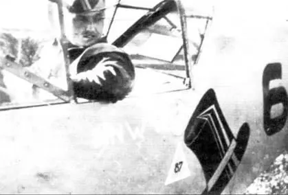 Герберт Шоб в кабине своего самолета Борт 660 Под фонарем буквы NNWW Nur - фото 149