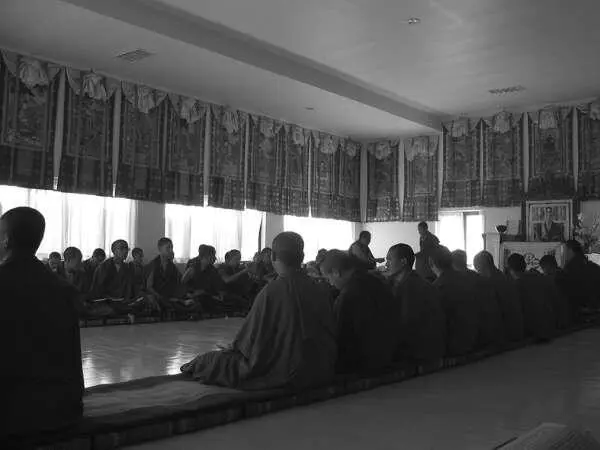 Фото 35 Пуджа в монастыре Карма Лекшей Линг проводимая Ламой Фунцоком вверху - фото 35