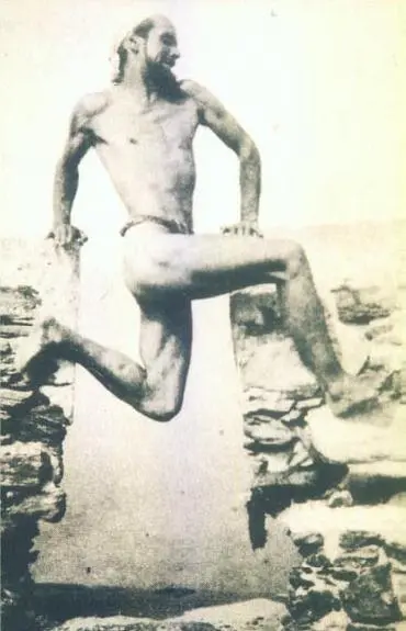 Атлет Саша Яша на пляже остров Капри 1920 г Добравшись до Парижа Яковлев - фото 64