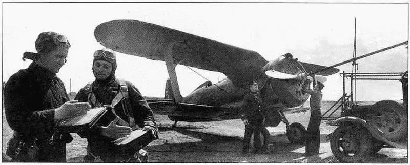 Чайка на полевом аэродроме под г Николаевым Южный фронт август 1941 г - фото 60