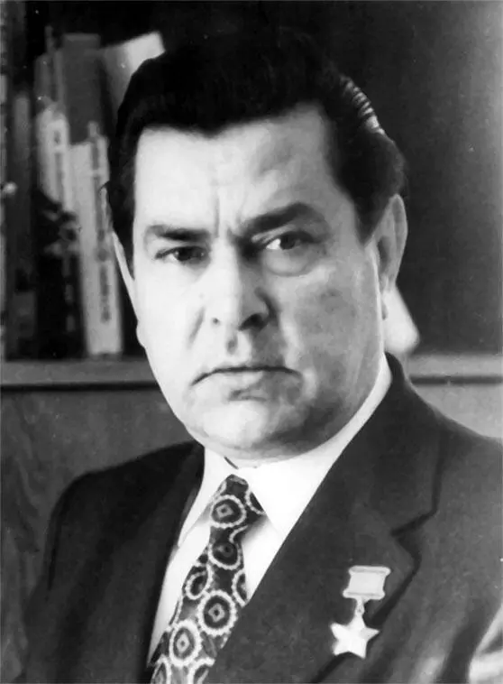 Маресьев А П Казалось бы на карьере летчика можно поставить крест Но - фото 64