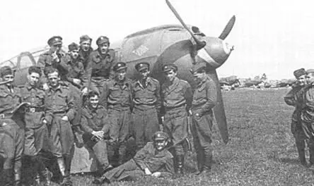 Война завершилась группа чехословацких пилотов сфотографировалась на память на - фото 97