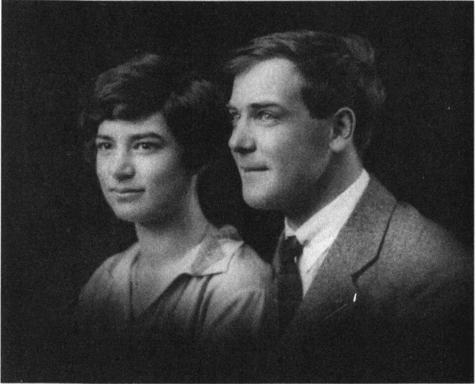 Анна Алексеевна и Петр Леонидович Капицы Свадебная фотография 1927 Петр - фото 41