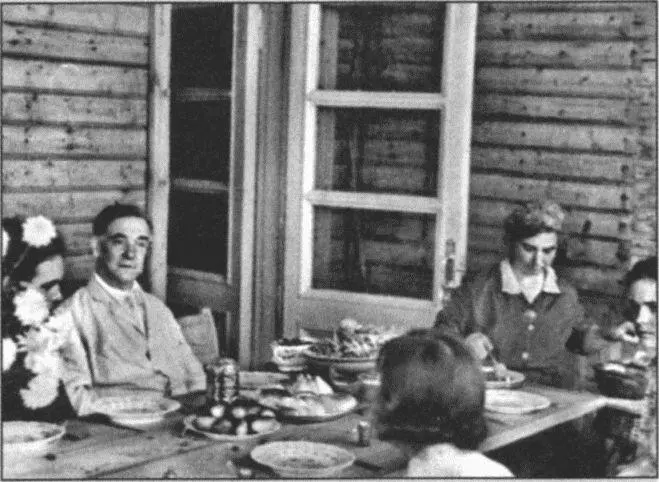 Николина Гора начало 1950х гг С гостем П Дираком Николина Гора 1956 - фото 77