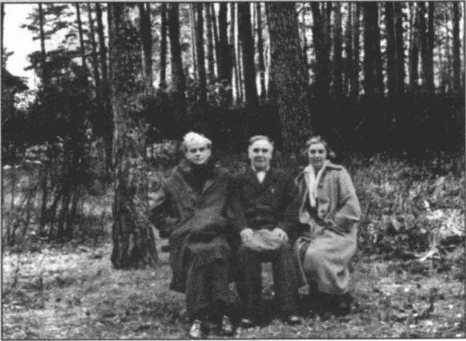 С гостем П Дираком Николина Гора 1956 Андрей Капица в Первой - фото 78