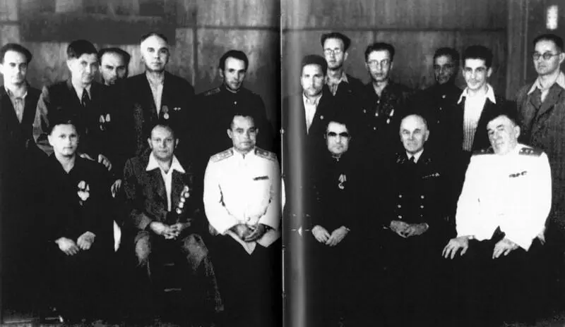 Группа награжденных по случаю десятилетия со дня образования института - фото 14