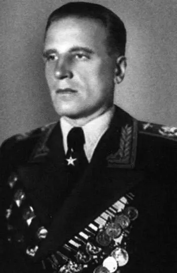 Главный маршал авиации Александр Евгеньевич Голованов Группа сотрудников сто - фото 32