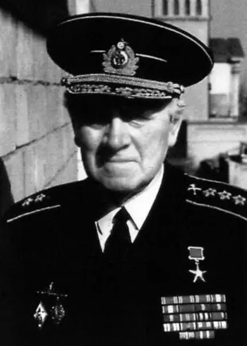 Аксель Иванович Берг 1972 г Ученый совет сто восьмого Сидят в центре в - фото 40