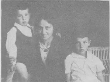 6 Елена Семёновна с Павликом и Аликом 1941 г 7 Александр Мень Мария - фото 6